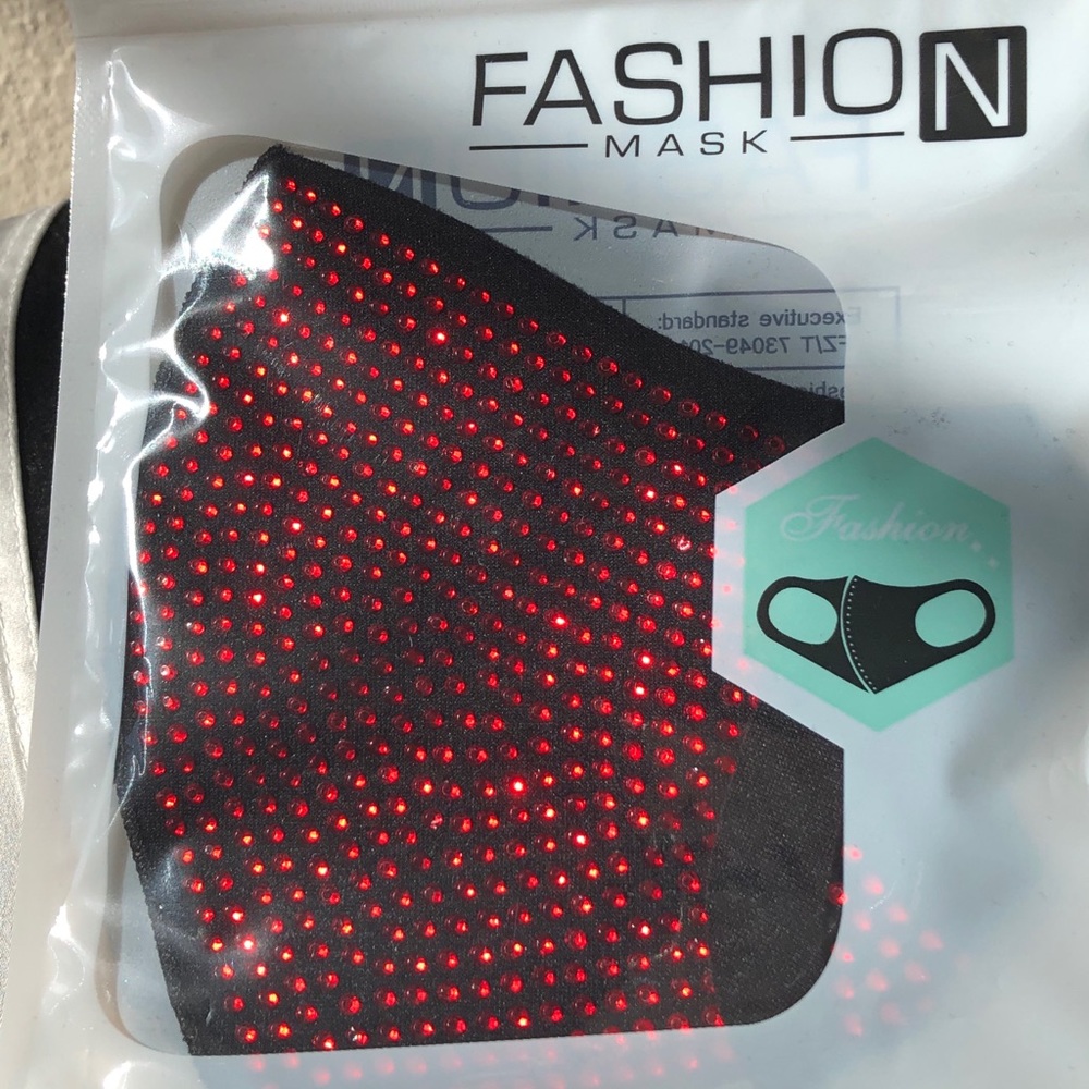 NIB Red Crystal Rhinestone Reusable Face Mask - Picture 1 of 3